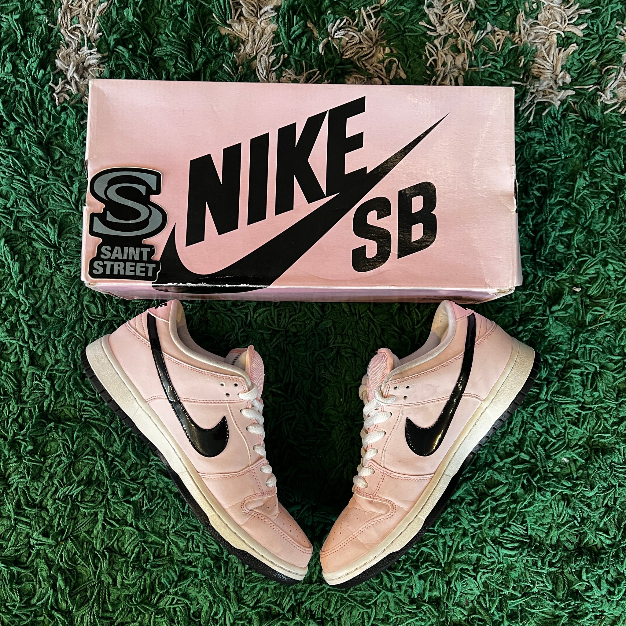 Nike SB Dunk Low 'Pink Box' (Online only) – SaintStreetSneakers