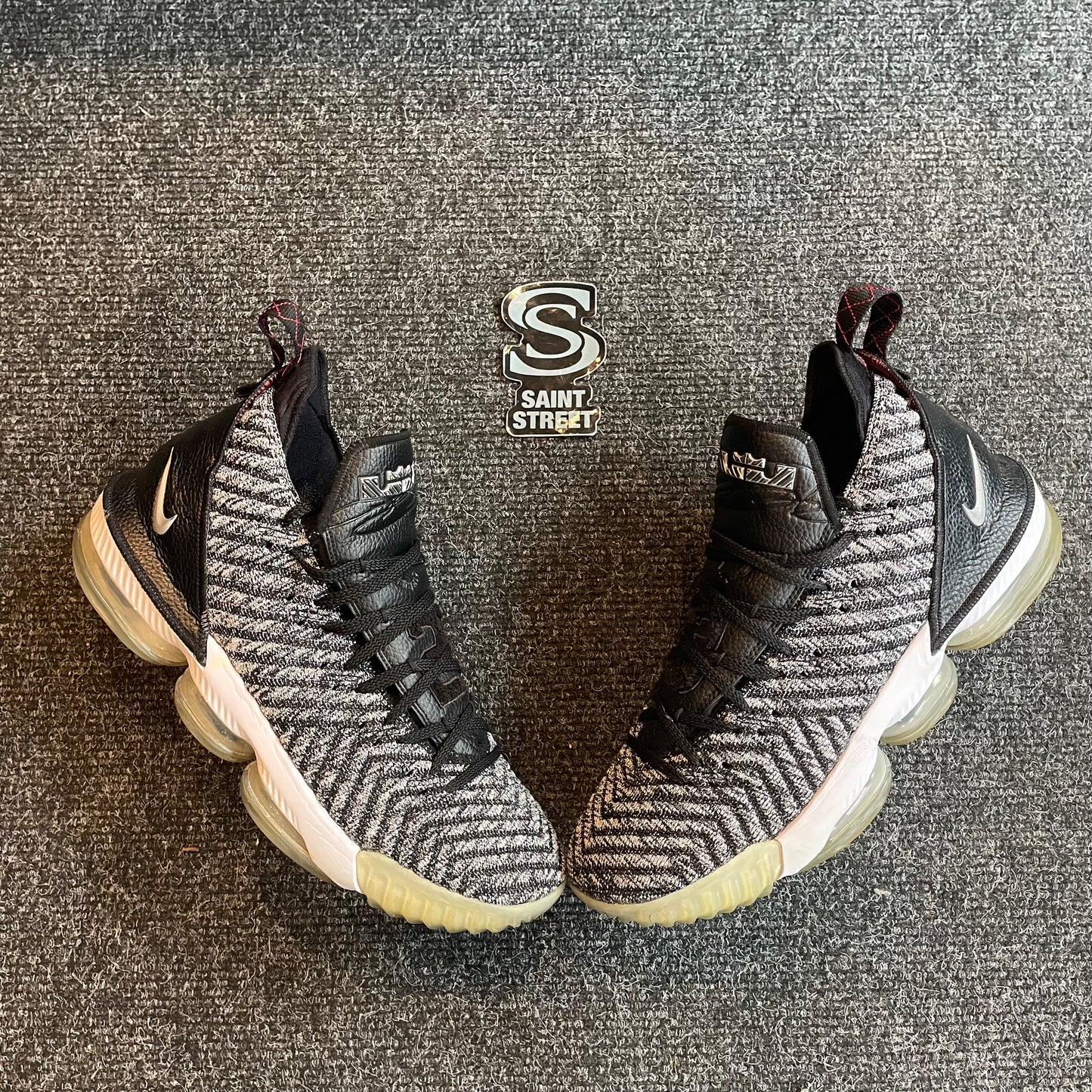 Nike Lebron 16 'Oreo' (Online Only)